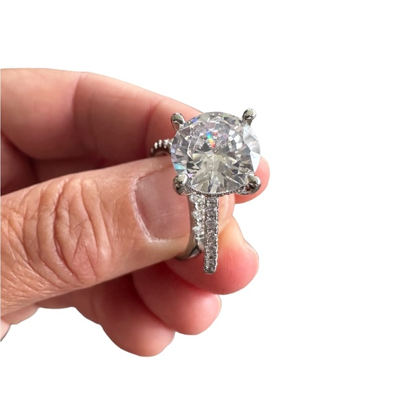 Sterling Silver Zircon Solitaire Wedding Ring Set (2 Rings) - Picture 6 of 15